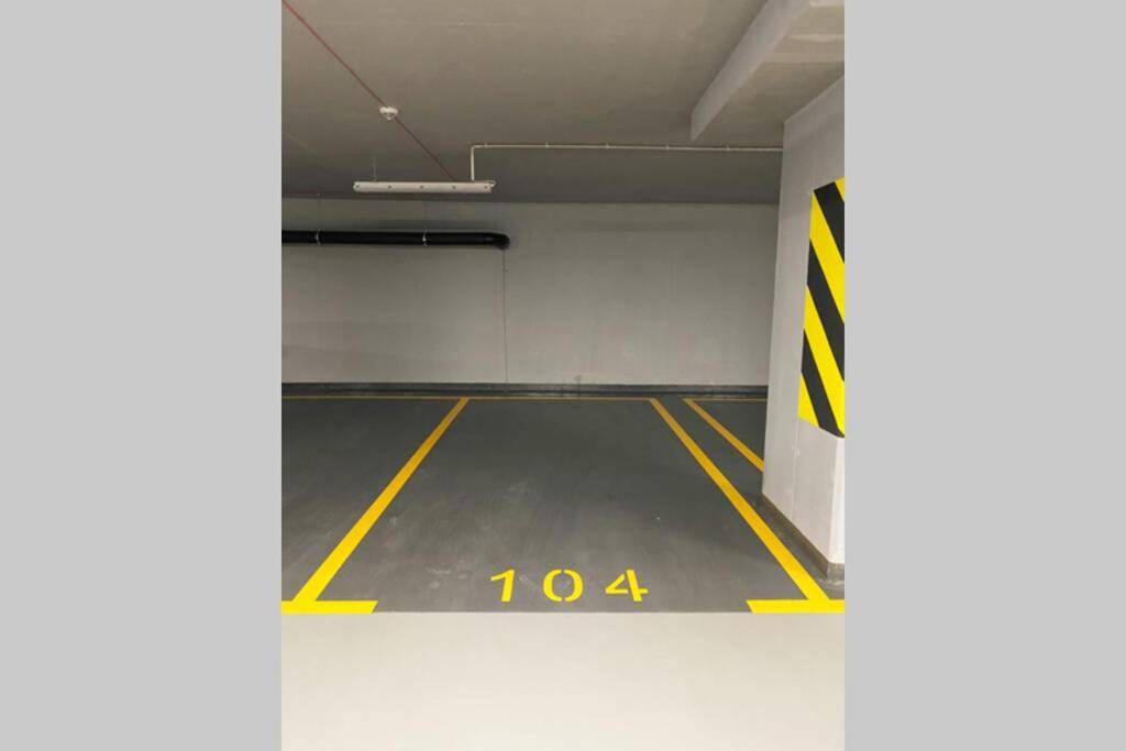 Exclusive 2Br! Apartment Near City Center +Netflix Varsovie Extérieur photo