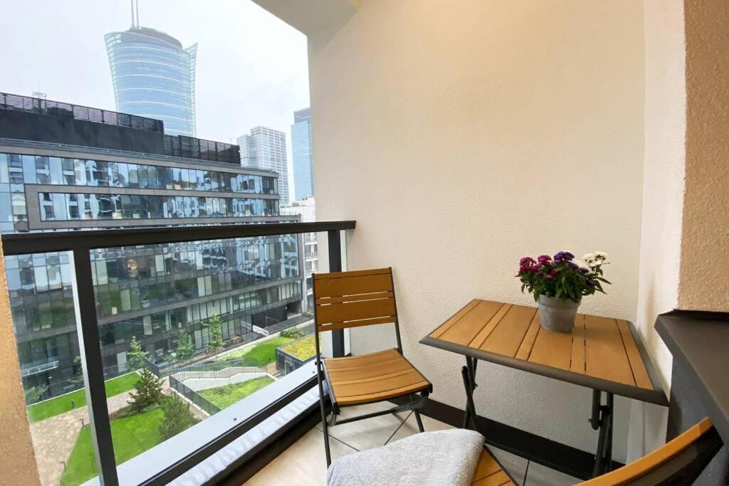 Exclusive 2Br! Apartment Near City Center +Netflix Varsovie Extérieur photo